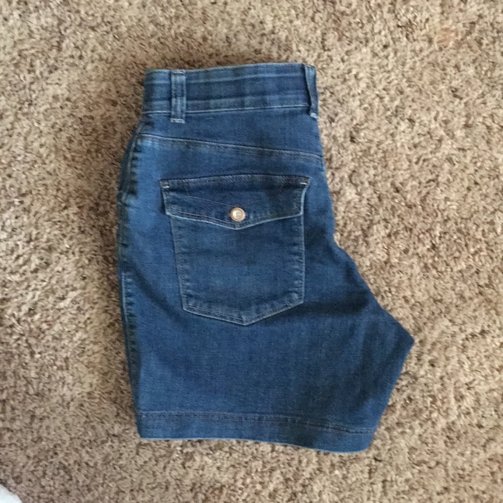Denim shorts - Picture 2 of 3